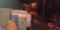 Moradores fizeram retirada de móveis que puderam ser salvos de cheia nas áreas mais baixas do município