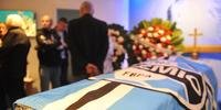 Milton Feretti Jung foi velado com uma bandeira do Grêmio, seu clube do coração