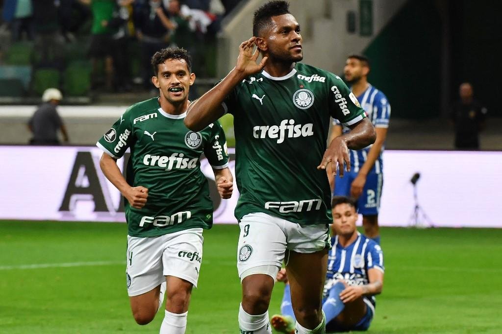 Comandados de Felip&atilde;o evitaram agravar crise com torcida
