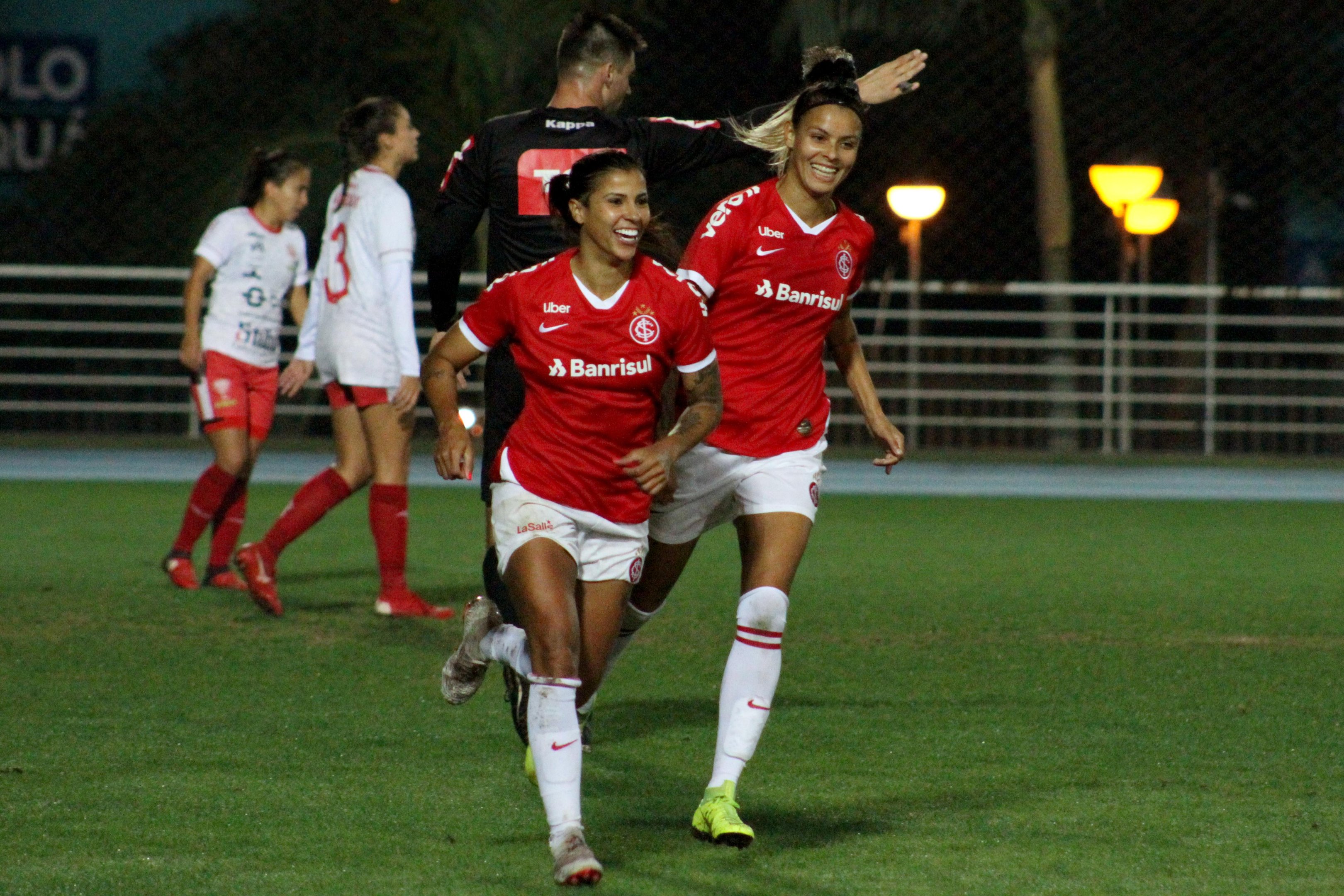 Coloradas j&aacute; sabem quem ser&aacute; advers&aacute;rio nas quartas de final do campeonato