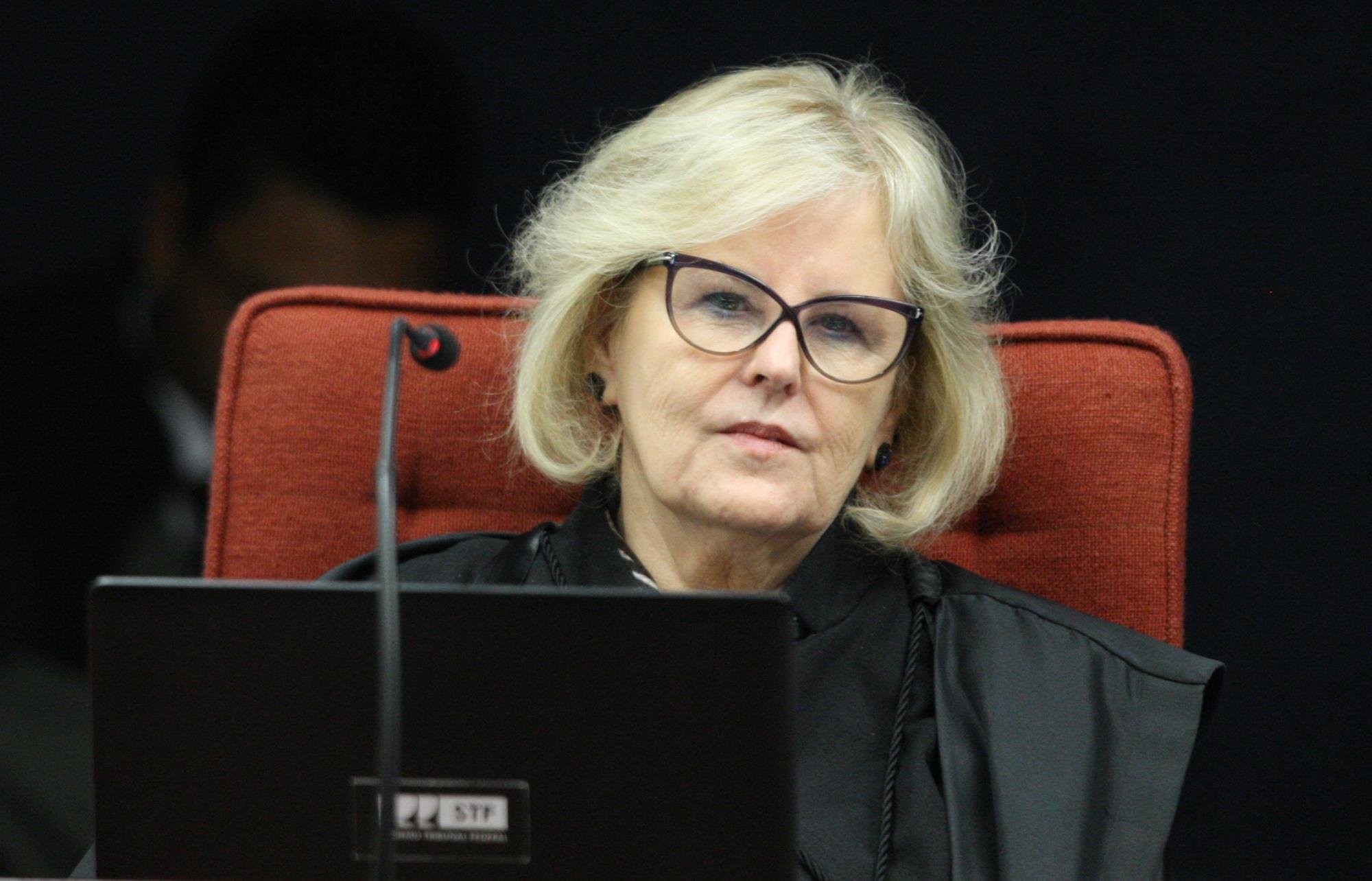 Decis&atilde;o de Rosa Weber atende a um pedido da pr&oacute;pria Dilma Rousseff, que acionou o Supremo sob a alega&ccedil;&atilde;o de que o presidente Jair Bolsonaro pode ter cometido o crime de cal&uacute;nia.