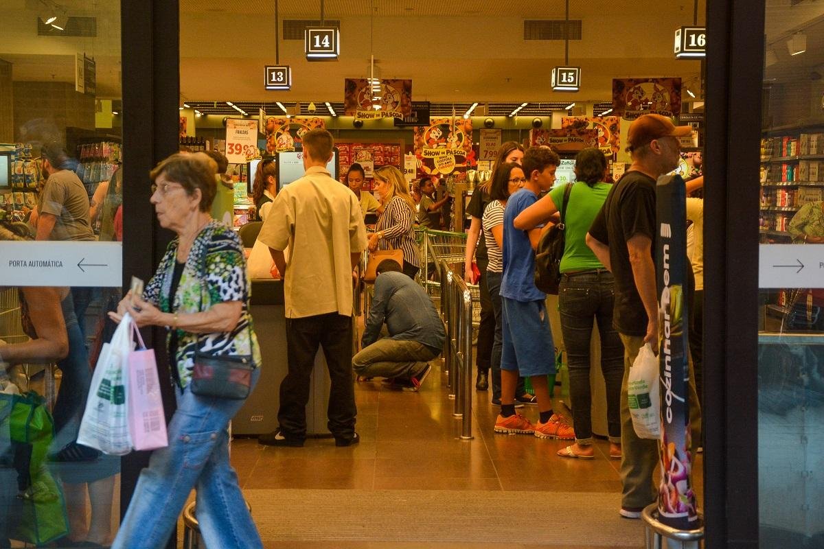 Supermercadistas querem vender medicamentos sem prescri&ccedil;&atilde;o m&eacute;dica em suas lojas