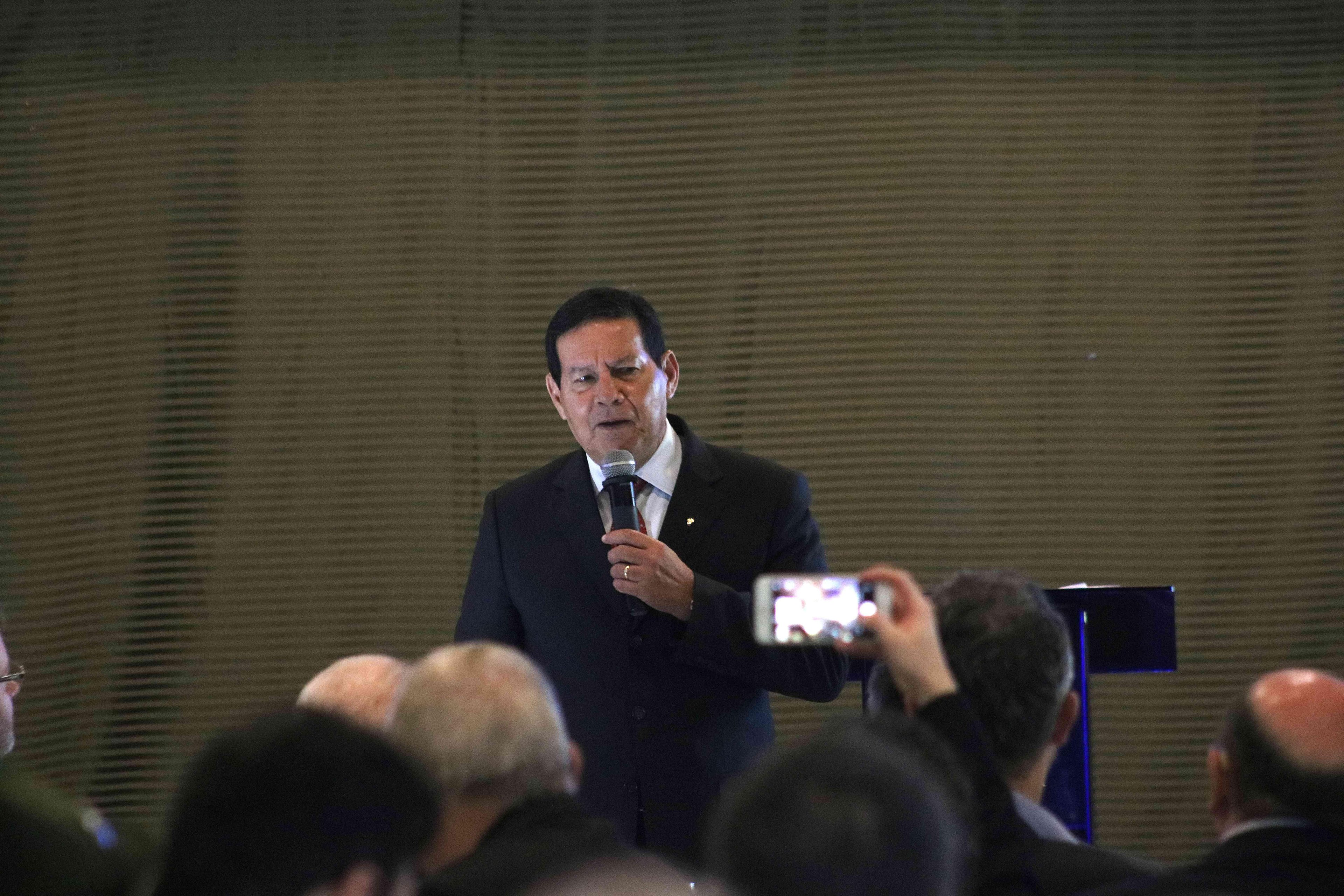 Mour&atilde;o observou que existe uma proposta de Reforma Tribut&aacute;ria na C&acirc;mara, outra no Senado e uma terceira do ministro da Economia Paulo Guedes