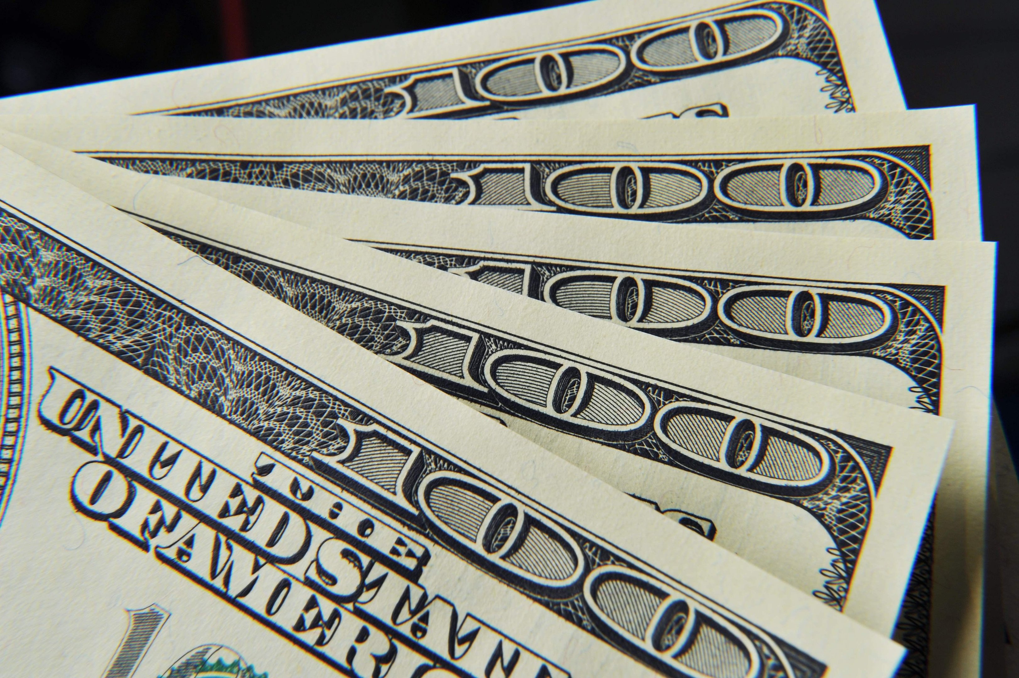 D&oacute;lar fechou dia praticamente est&aacute;vel ap&oacute;s seis altas seguidas
