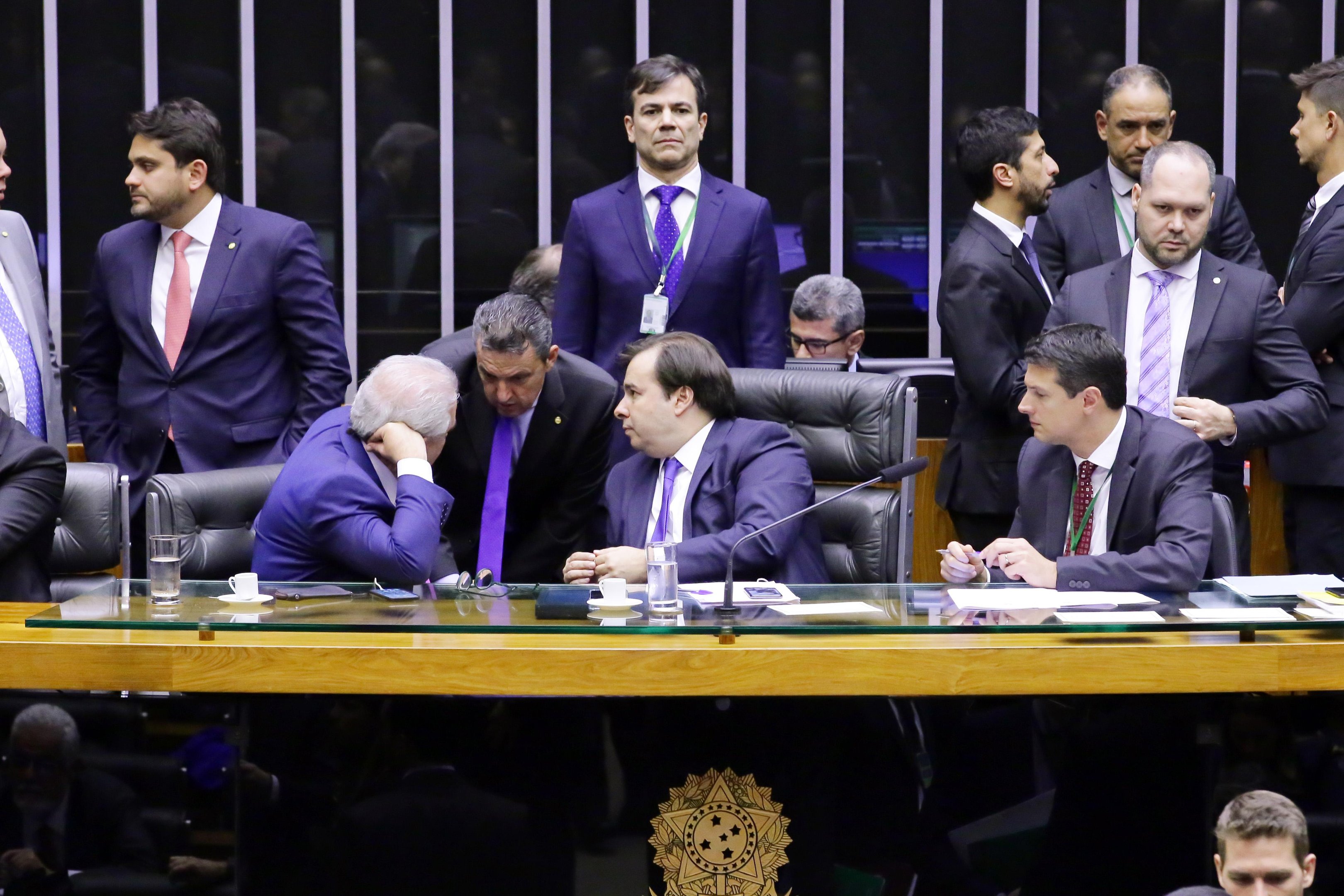Ap&oacute;s fase de discuss&atilde;o, deputados passar&atilde;o &agrave; vota&ccedil;&atilde;o do texto-base