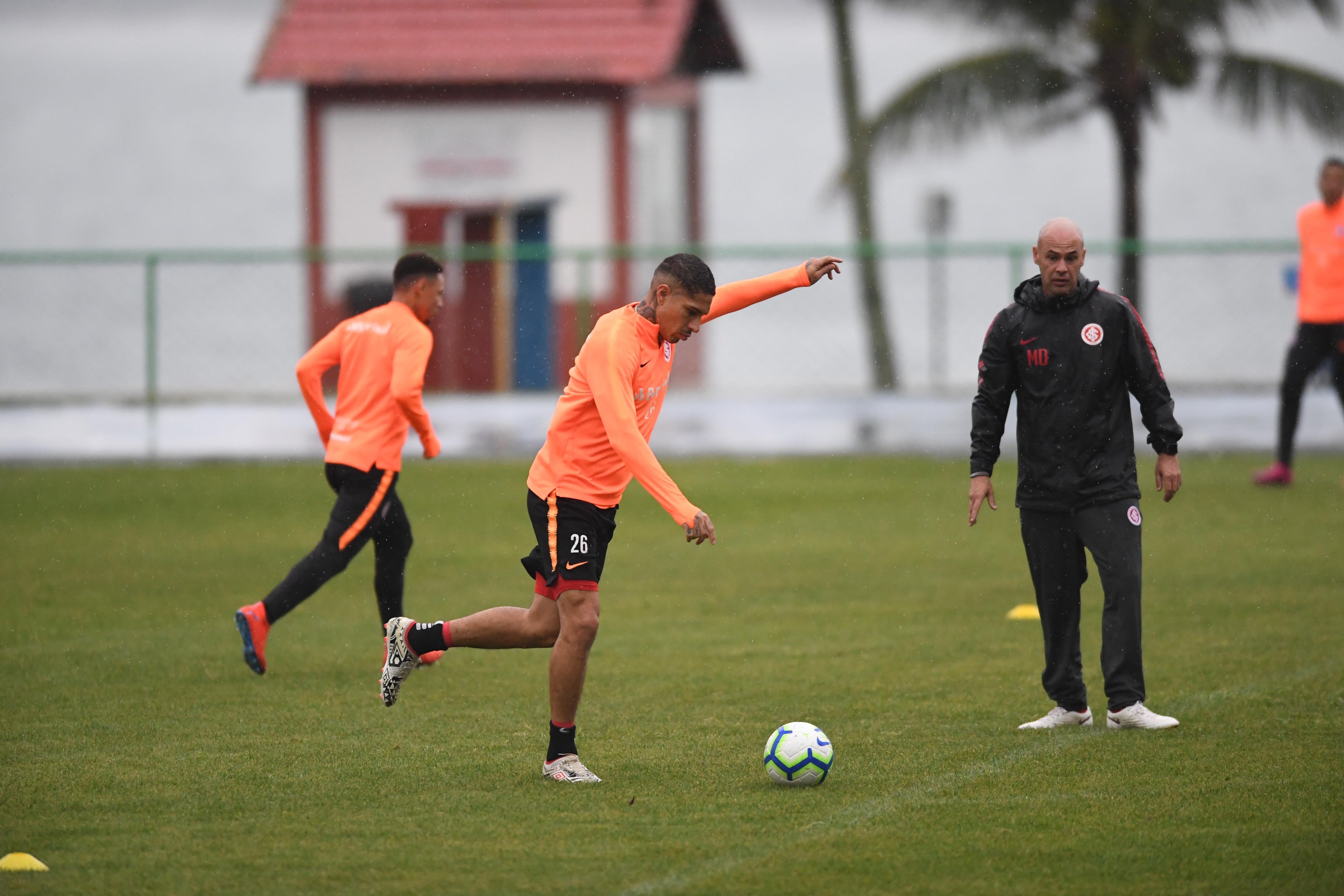 Paolo Guerrero &eacute; esperan&ccedil;a de gols do Inter diante do Cruzeiro