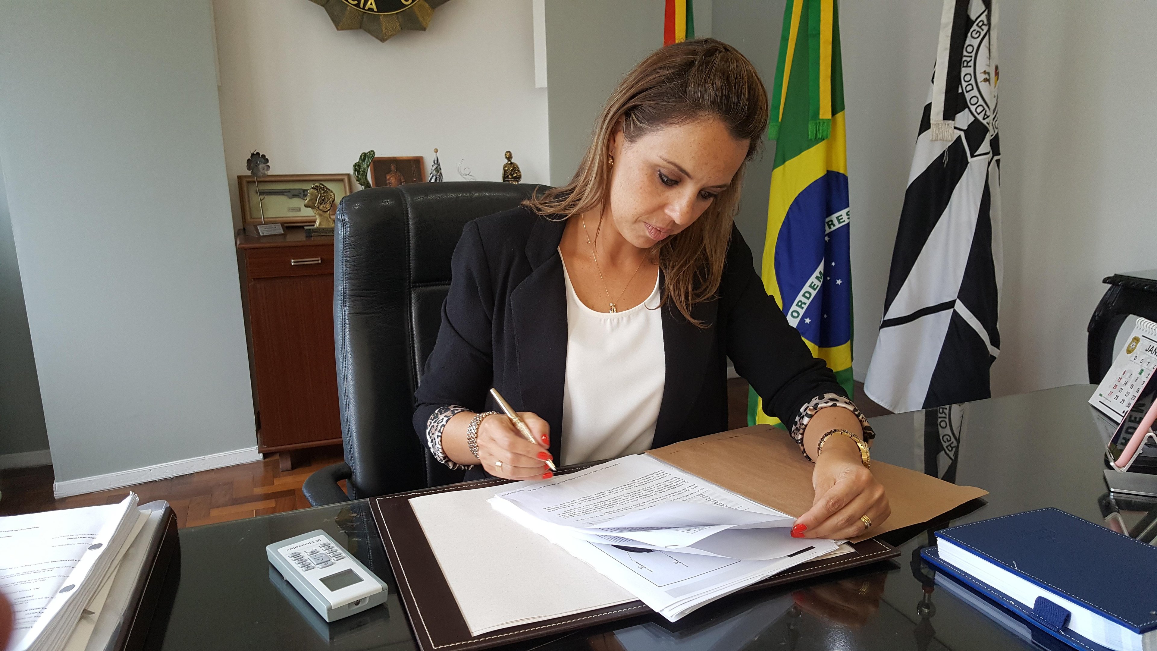 Nadine Anflor abriu di&aacute;logo com representantes e garantiu que Pol&iacute;cia n&atilde;o ir&aacute; parar