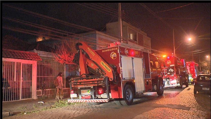 Efetivo do 1&ordm; Batalh&atilde;o de Bombeiros Militar compareceu no local com tr&ecirc;s viaturas
