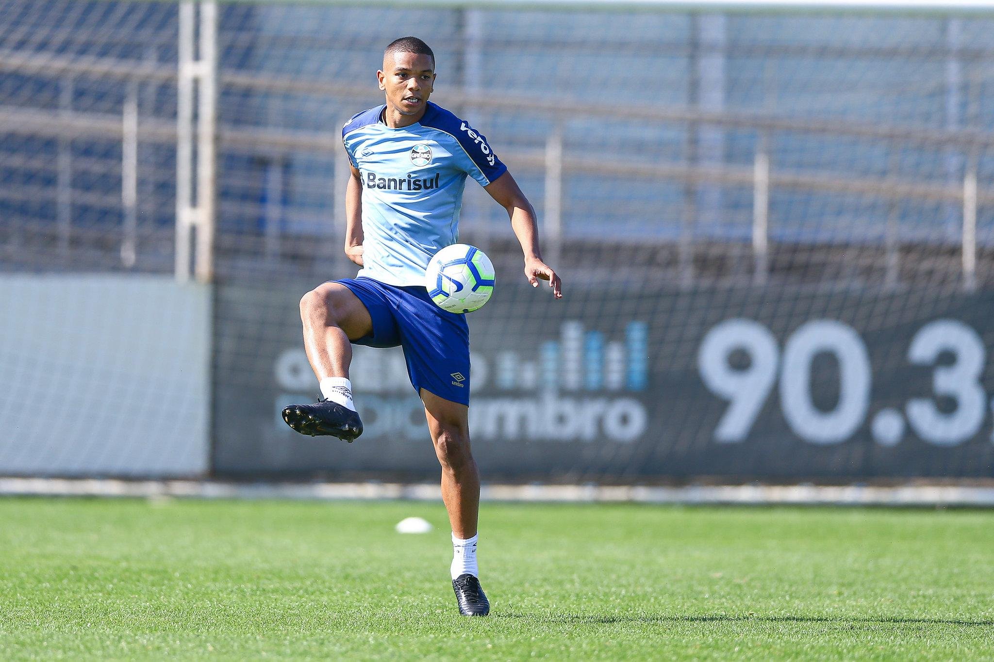David Braz deve ser titular contra o Flamengo, no s&aacute;bado