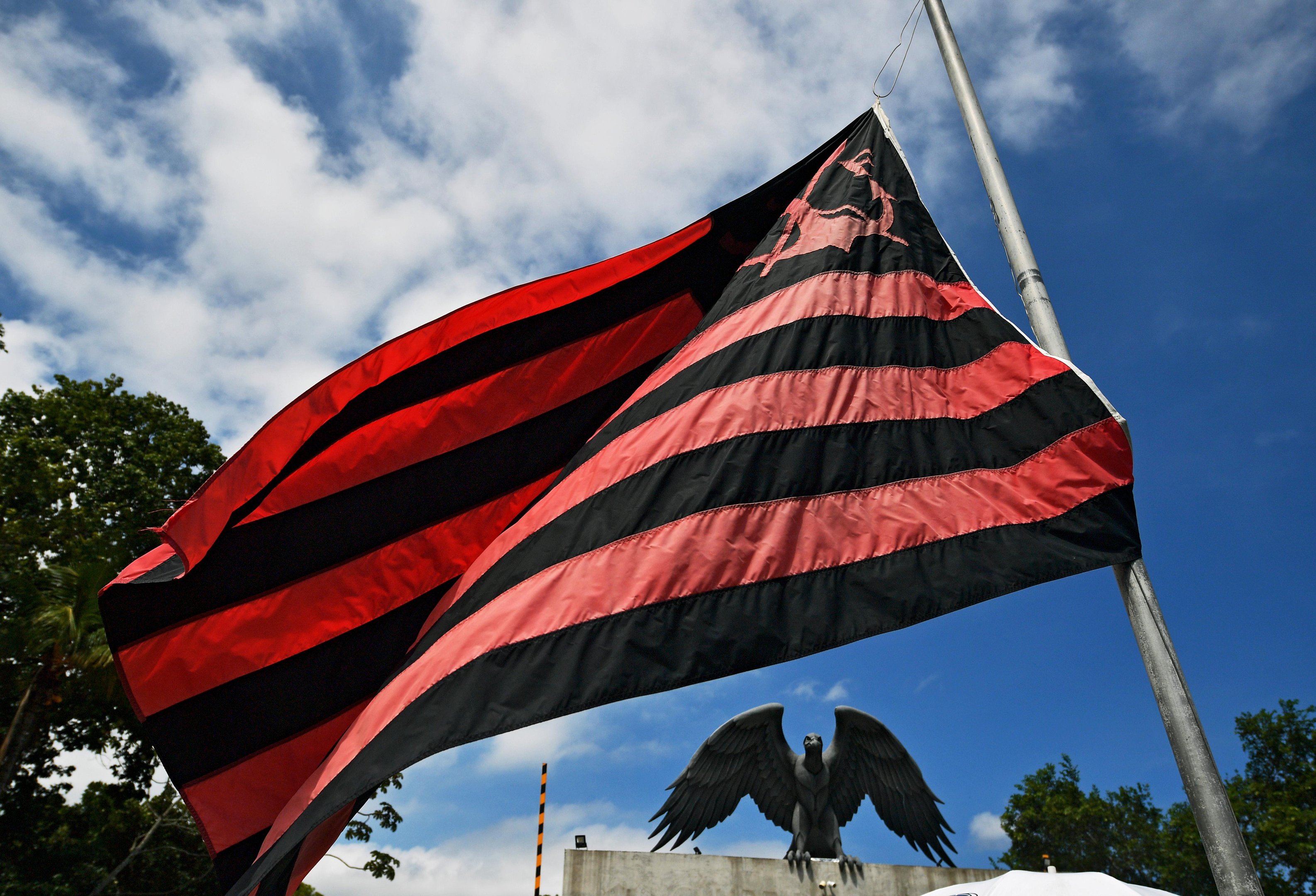 Defensoria P&uacute;blica e MP ainda aguardam decis&atilde;o judicial sobre o pedido de bloqueio de bens do clube