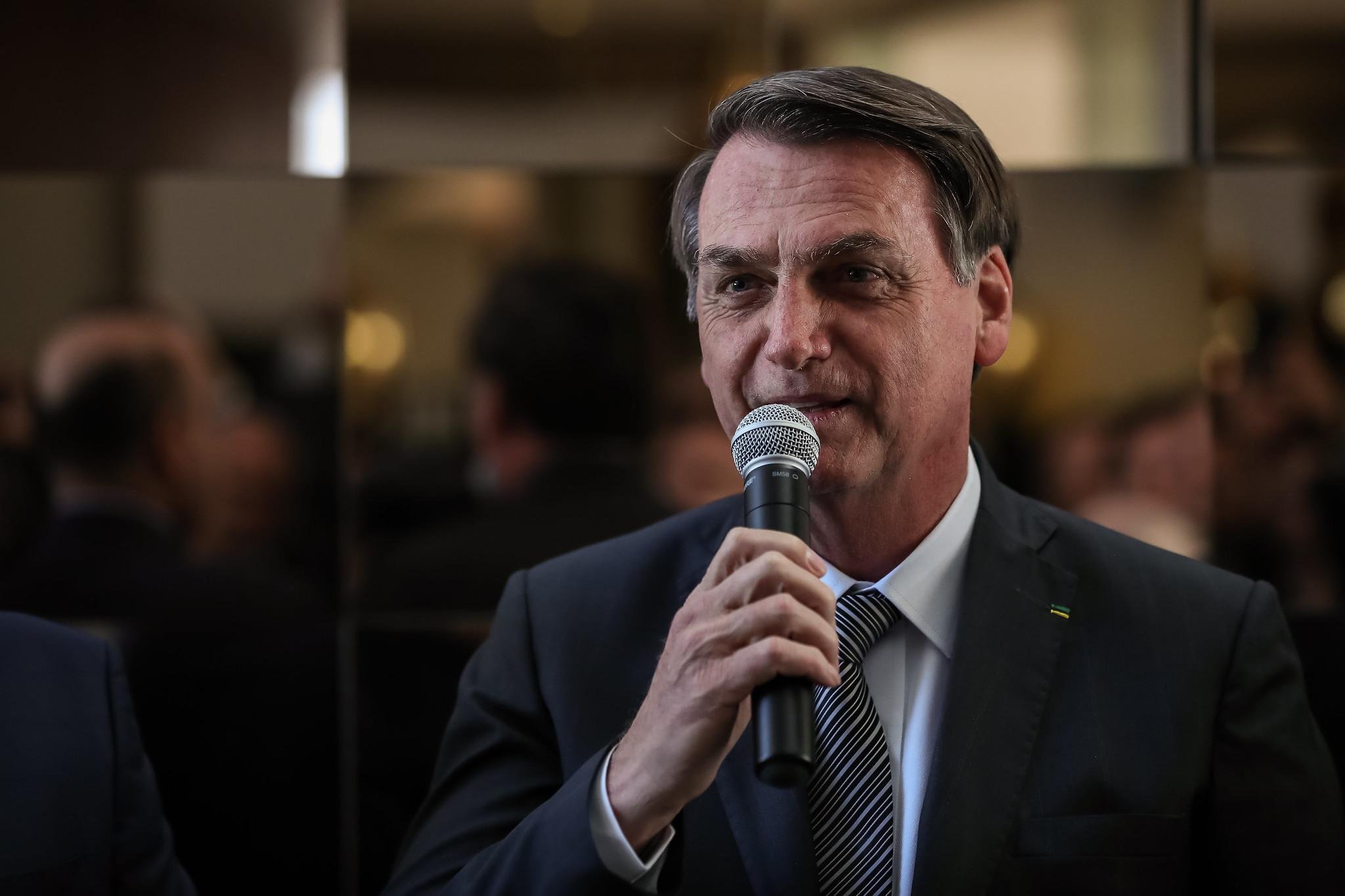 Bolsonaro afirmou que "tudo onde tem pol&iacute;tica, mesmo que bem intencionado, sofre press&atilde;o"