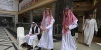 Adolescentes fotografados em hotel da cidade sagrada de Mecca