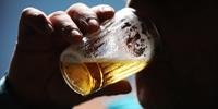 Estudo feito pela Fiocruz revela que aproximadamente 7 milhões de brasileiros menores de 18 anos (34,3%) relatavam ter consumido bebida alcoólica na vida