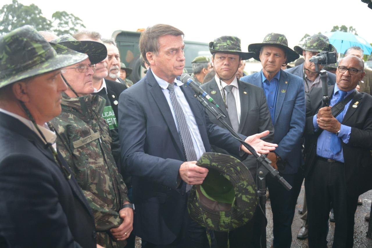 Presidente Jair Bolsonaro durante vistoria &agrave;s obras da 116, em Barra do Ribeiro