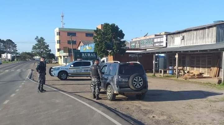 Com refor&ccedil;o no policiamento, Brigada Militar realiza abordagens em ruas e avenidas para devolver &agrave; popula&ccedil;&atilde;o a sensa&ccedil;&atilde;o de seguran&ccedil;a