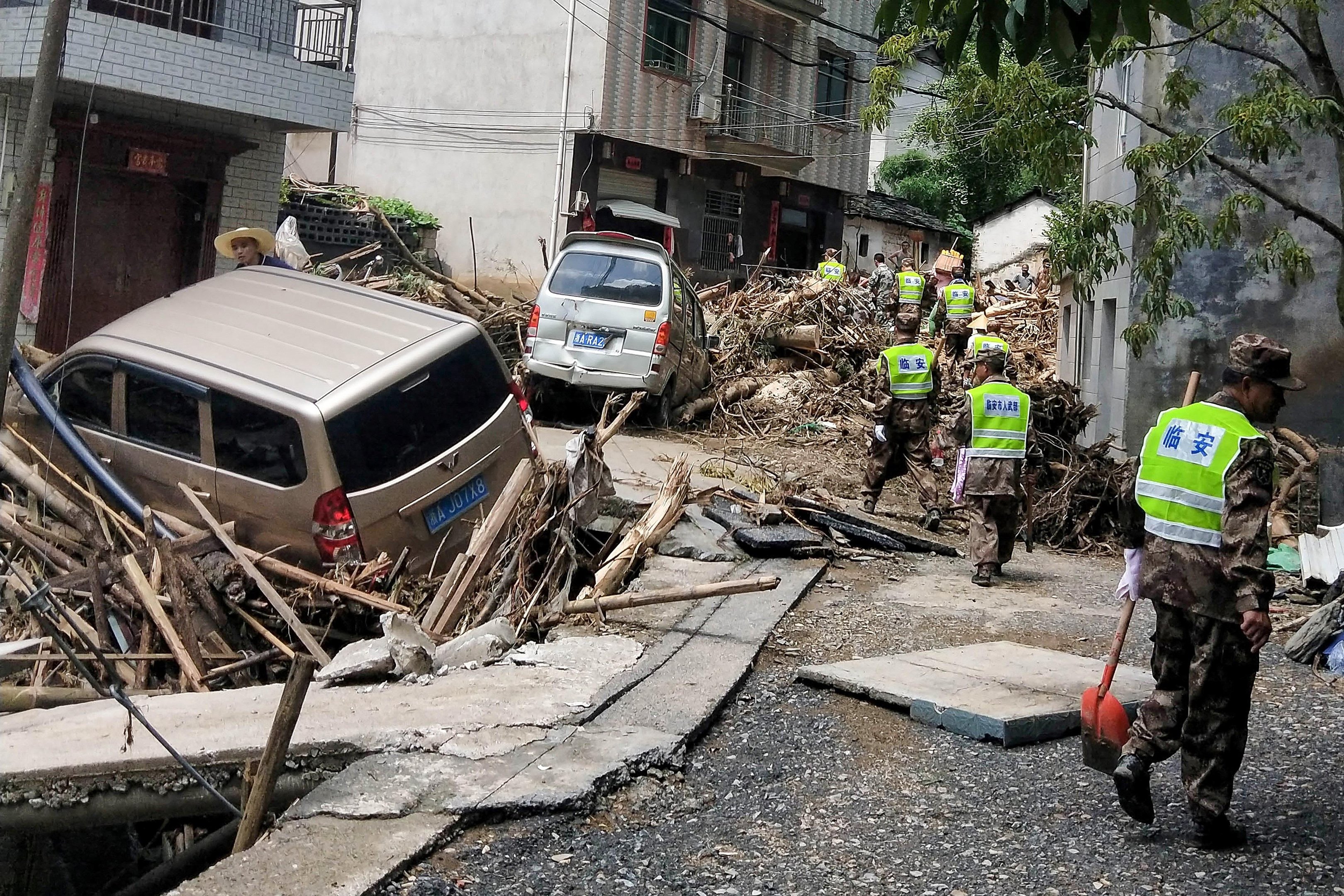 Tuf&atilde;o segue avan&ccedil;ando em dire&ccedil;&atilde;o ao norte do pa&iacute;s