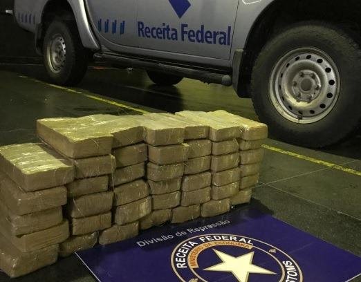 Condutor do ve&iacute;culo negou conhecimento de fundo falso