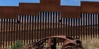 Vista do muro na fronteira entre o México e os Estados Unidos