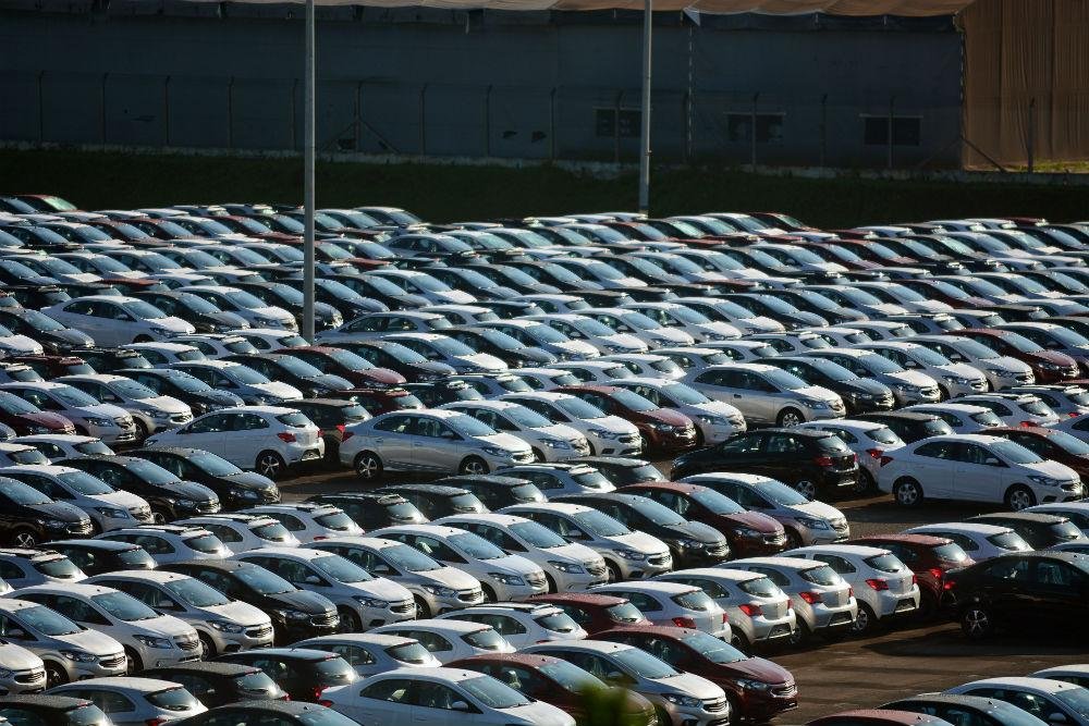 Na compara&ccedil;&atilde;o com o mesmo per&iacute;odo do ano passado, o Indicador Ipea de Consumo Aparente de Bens Industriais registrou retra&ccedil;&atilde;o de 6,8% em junho