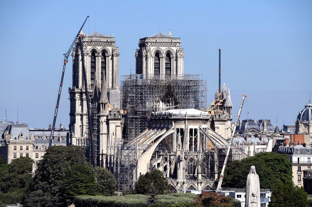 Notre Dame teve obras de reforma suspensas no &uacute;ltimo dia 25