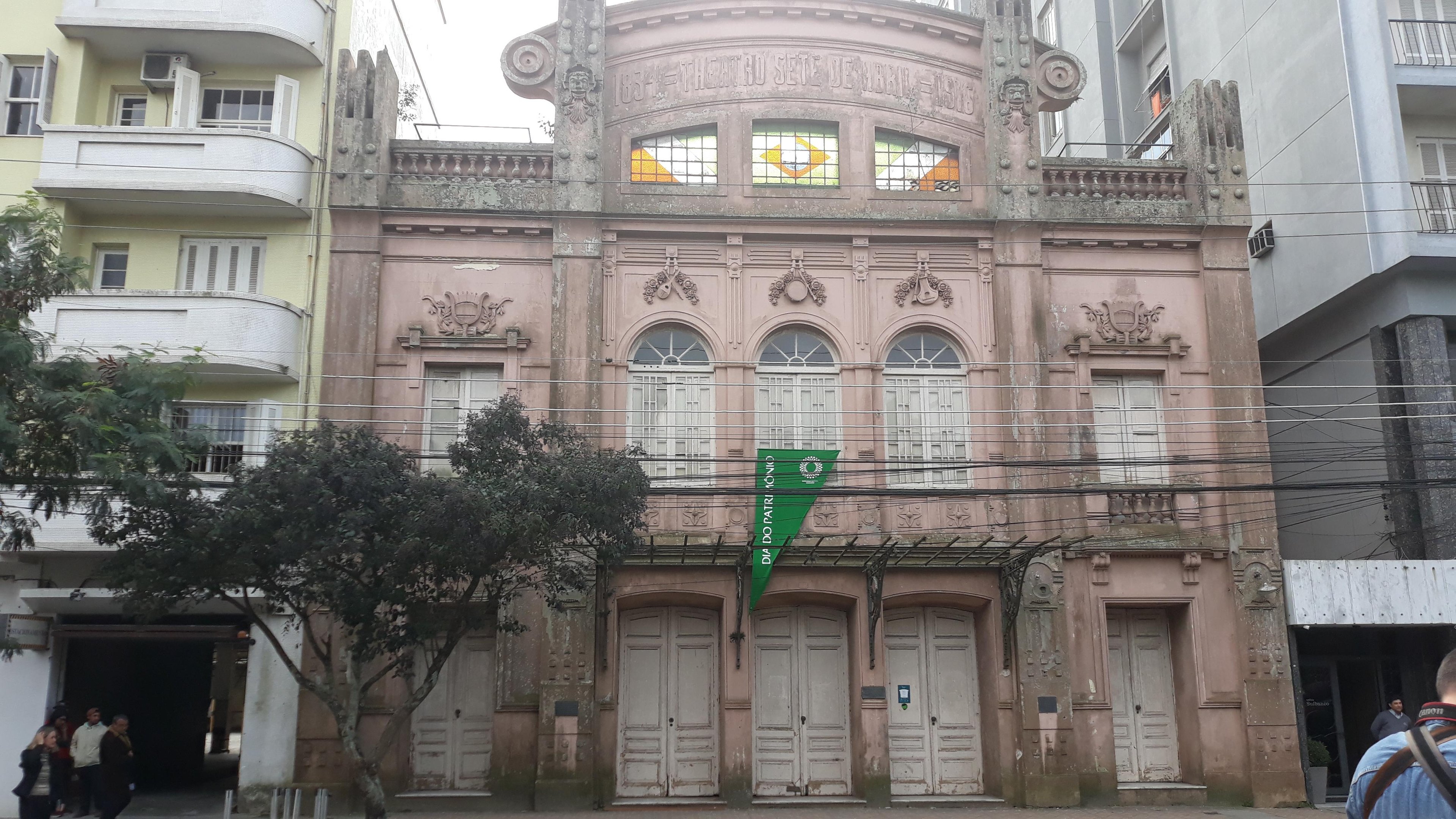 Fundada em 1834, institui&ccedil;&atilde;o municipal fechou em 2010 devido a infiltra&ccedil;&otilde;es