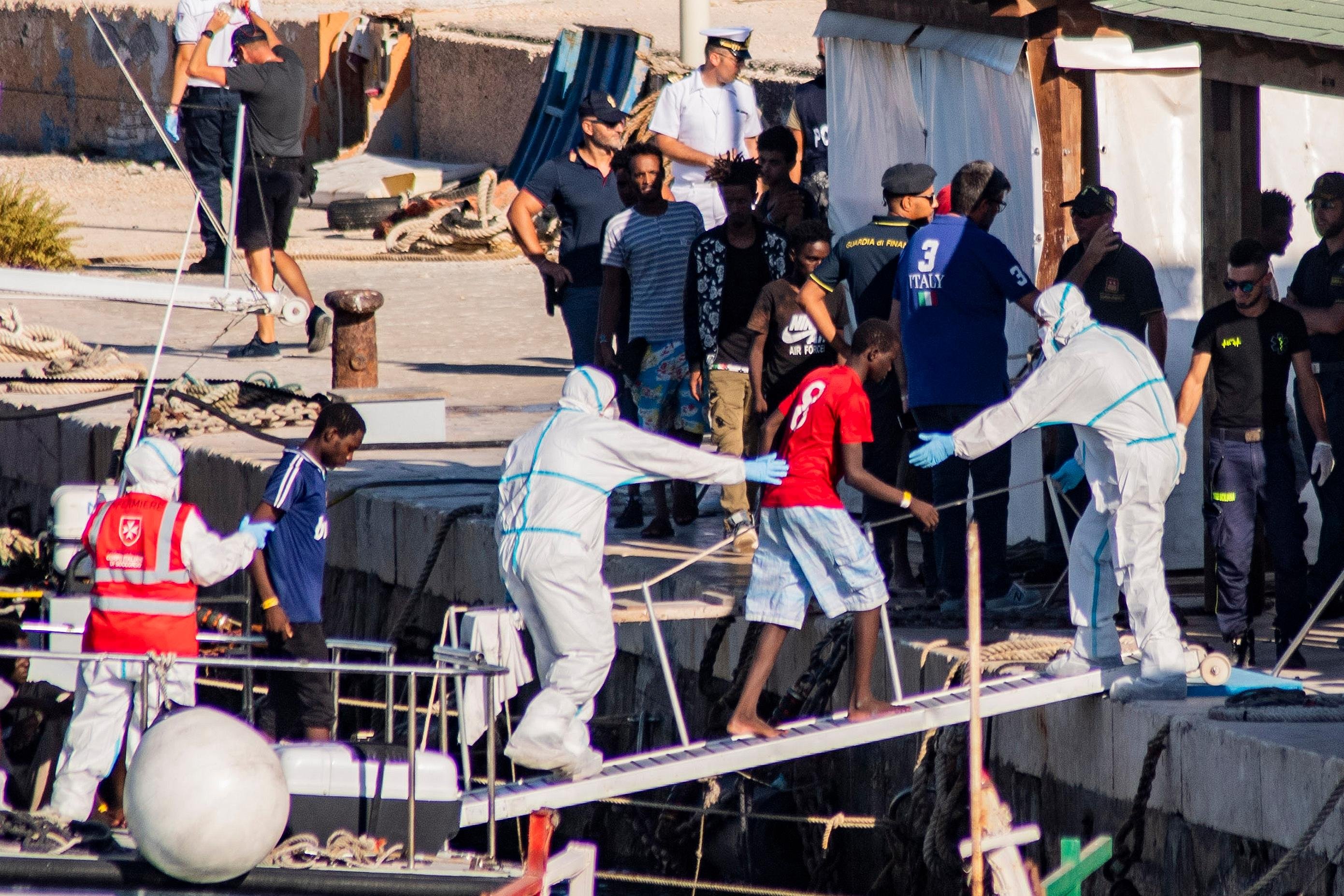 Este &eacute; o en&eacute;simo caso de uma embarca&ccedil;&atilde;o humanit&aacute;ria &agrave; deriva no Mediterr&acirc;neo, &agrave; espera de que o governo italiano e seu ministro do Interior, de extrema direita, autorizem o desembarque
