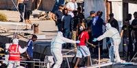 Este é o enésimo caso de uma embarcação humanitária à deriva no Mediterrâneo, à espera de que o governo italiano e seu ministro do Interior, de extrema direita, autorizem o desembarque