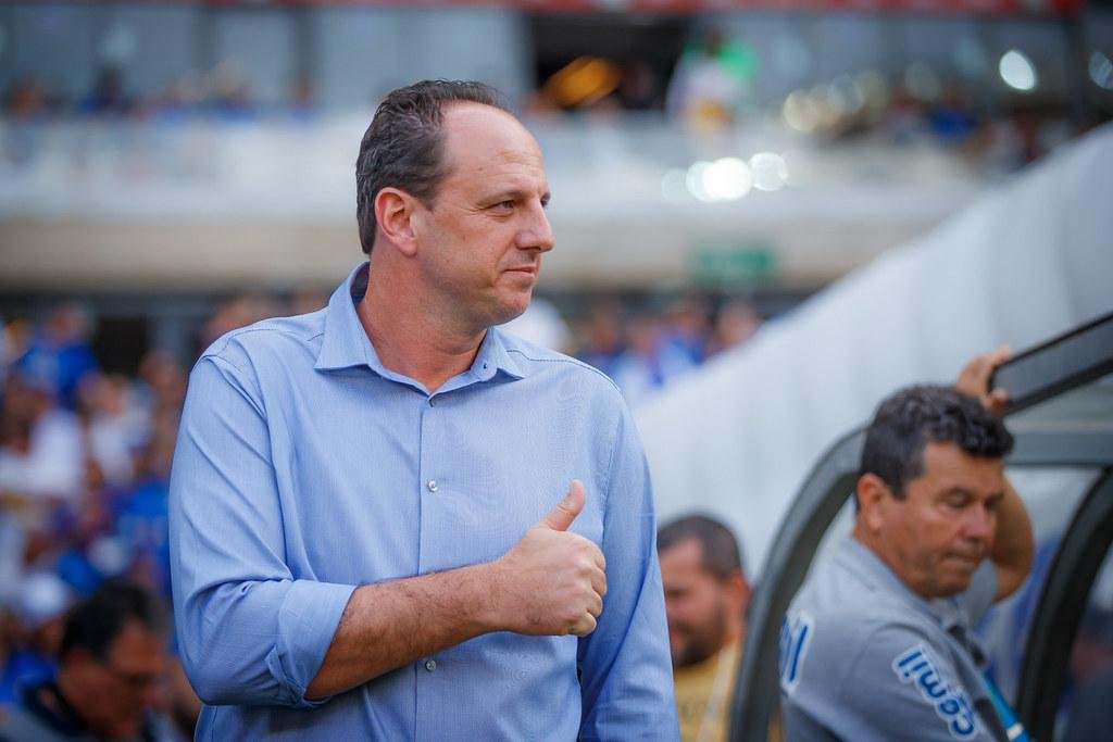 Rog&eacute;rio Ceni estreou no Cruzeiro com vit&oacute;ria sobre o l&iacute;der Santos e n&atilde;o quer pensar no Inter at&eacute; o in&iacute;cio de setembro