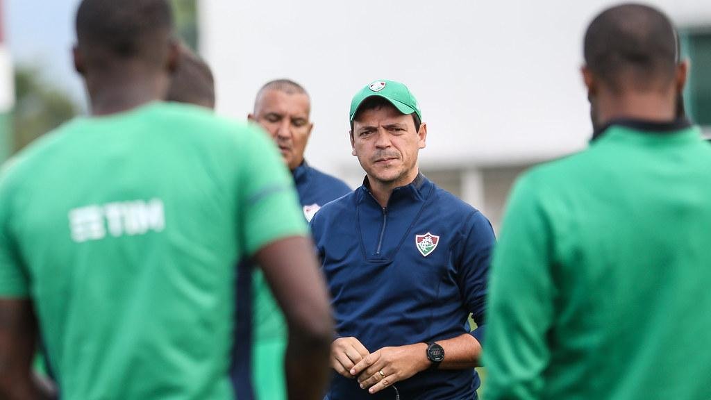 Fernando Diniz n&atilde;o resistiu a derrota para o pen&uacute;ltimo colocado, o CSA, em casa, e foi demitido