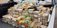 Quatrocentos quilos de pasta base de cocaína foram encontrados em caminhão que trafegava pela freeway