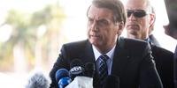 Bolsonaro falou com a imprensa ao deixar o Palácio da Alvorada