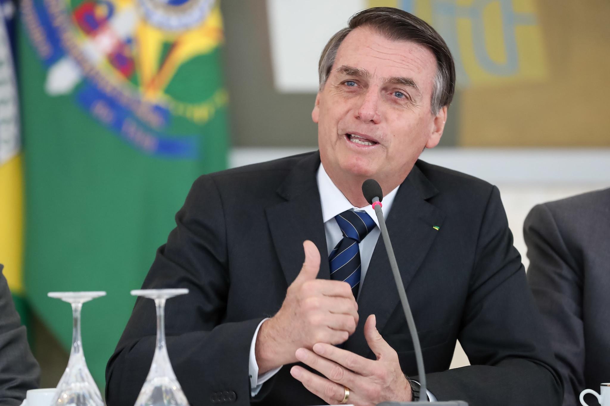 Bolsonaro evita falar com a imprensa sobre determinados assuntos para n&atilde;o ouvir que houve recuo de sua parte