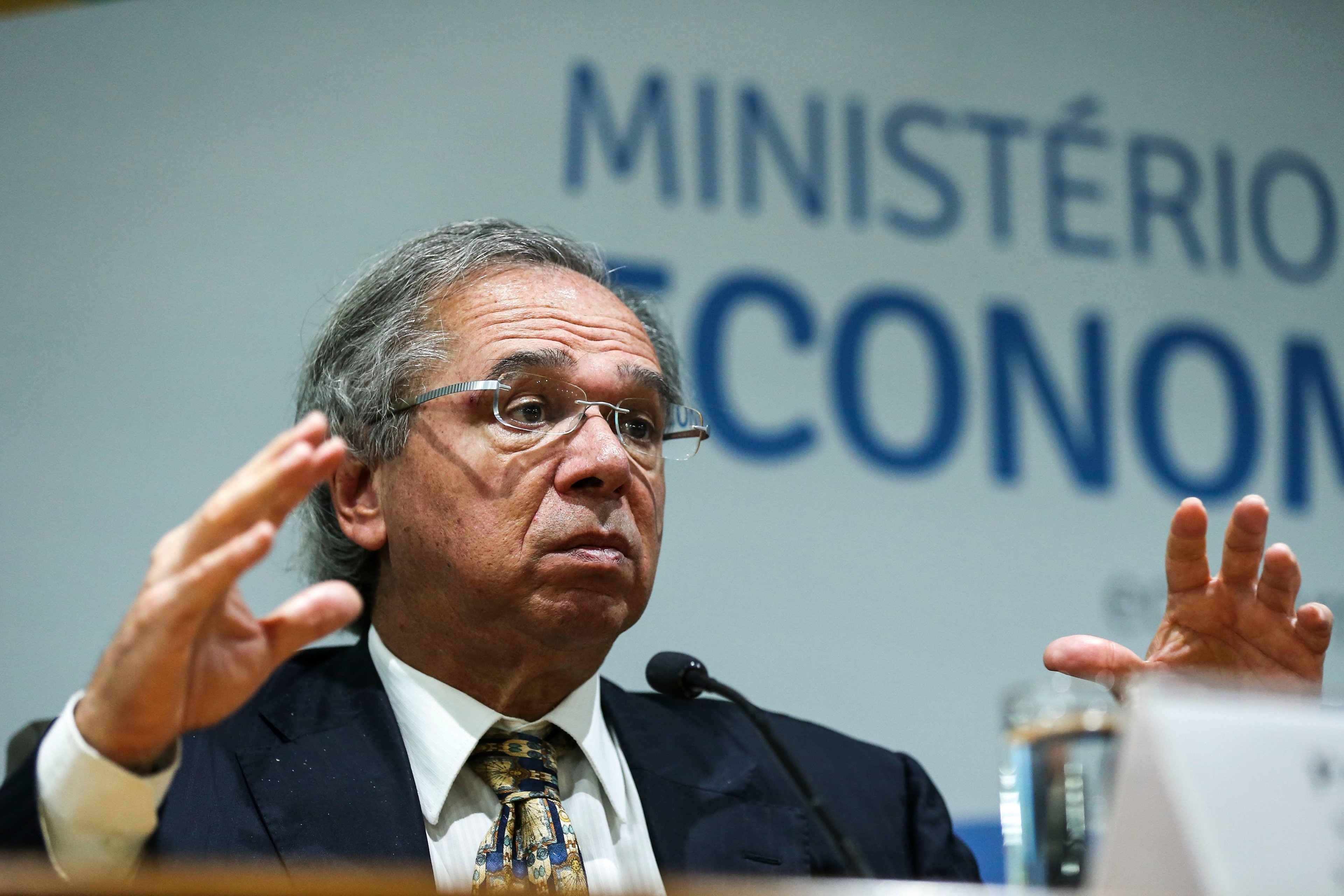 Pen&uacute;ria de recursos amea&ccedil;a funcionamento de nove minist&eacute;rios at&eacute; novembro
