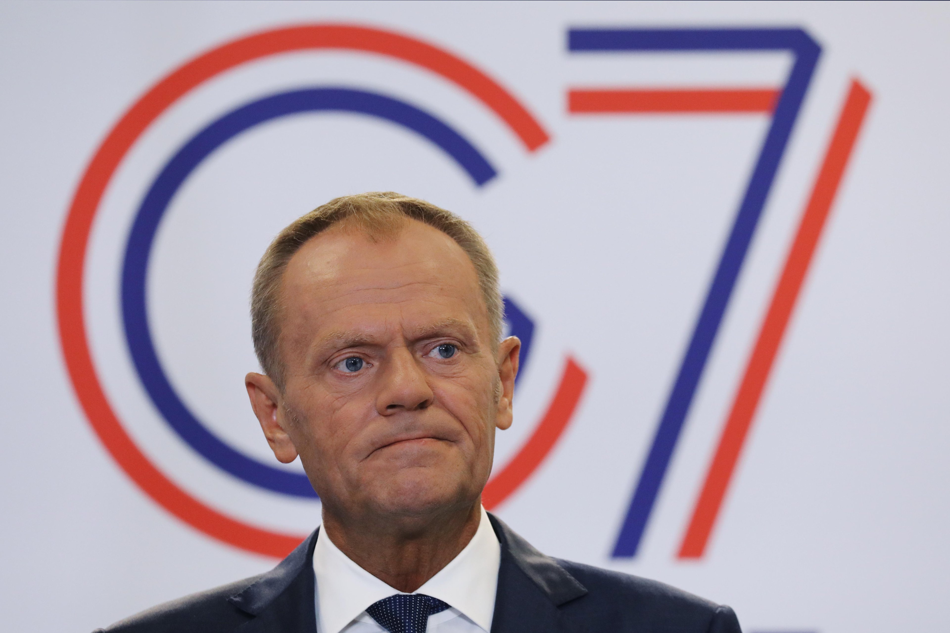 Presidente do Conselho Europeu, Donald Tusk, disse que &eacute; dif&iacute;cil imaginar que o bloco europeu ratifique um pacto de livre com&eacute;rcio com o Mercosul enquanto o Brasil n&atilde;o det&eacute;m os inc&ecirc;ndios que assolam a Amaz&ocirc;nia
