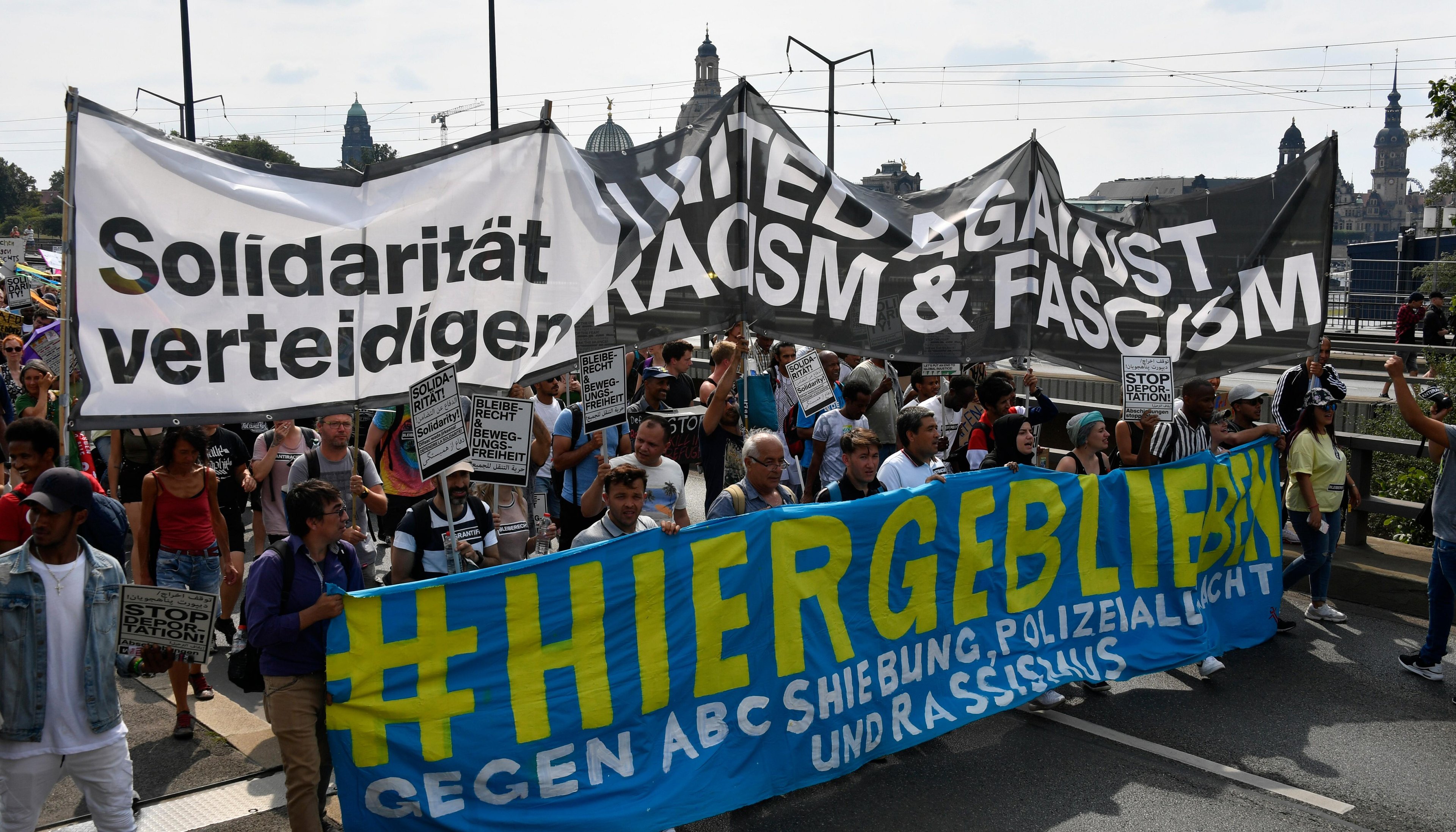 Cerca de 35 mil pessoas protestaram contra o racismo em Dresden, na Sax&ocirc;nia, basti&atilde;o da extrema direita alem&atilde;