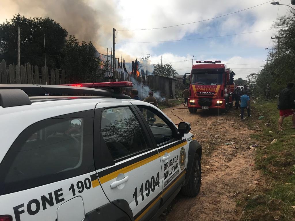 Corpo de Bombeiros e Brigada Militar atenderam a ocorr&ecirc;ncia na manh&atilde; do s&aacute;bado