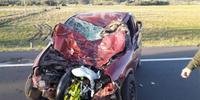 Depois da colisão automóvel ficou destruído, motorista morreu no local