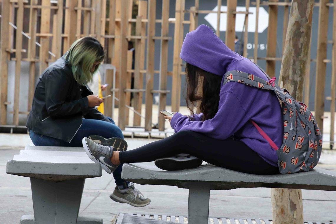 Organiza&ccedil;&atilde;o estima que cerca de 60 milh&otilde;es de pessoas usam aparelho em m&aacute; posi&ccedil;&atilde;o