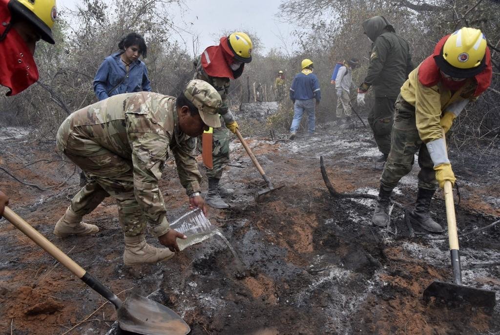 Morales informou que luta contra fogo em seu pa&iacute;s continua por via a&eacute;rea e terrestre