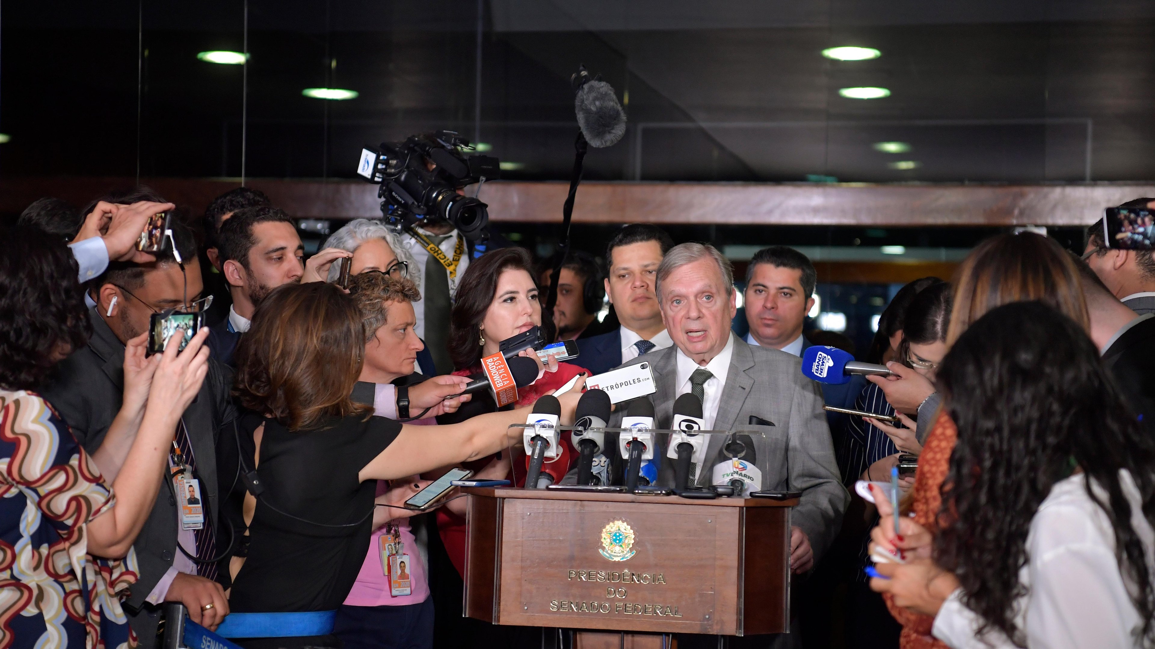 Senador Tasso Jereissati entregou o relat&oacute;rio da reforma da Previd&ecirc;ncia ao presidente do Senado nesta ter&ccedil;a-feira