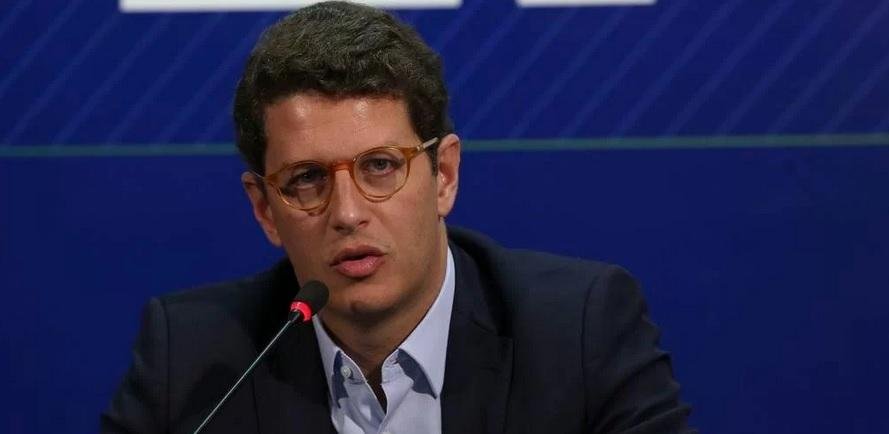 Ricardo Salles foi hospitalizado nesta quarta-feira