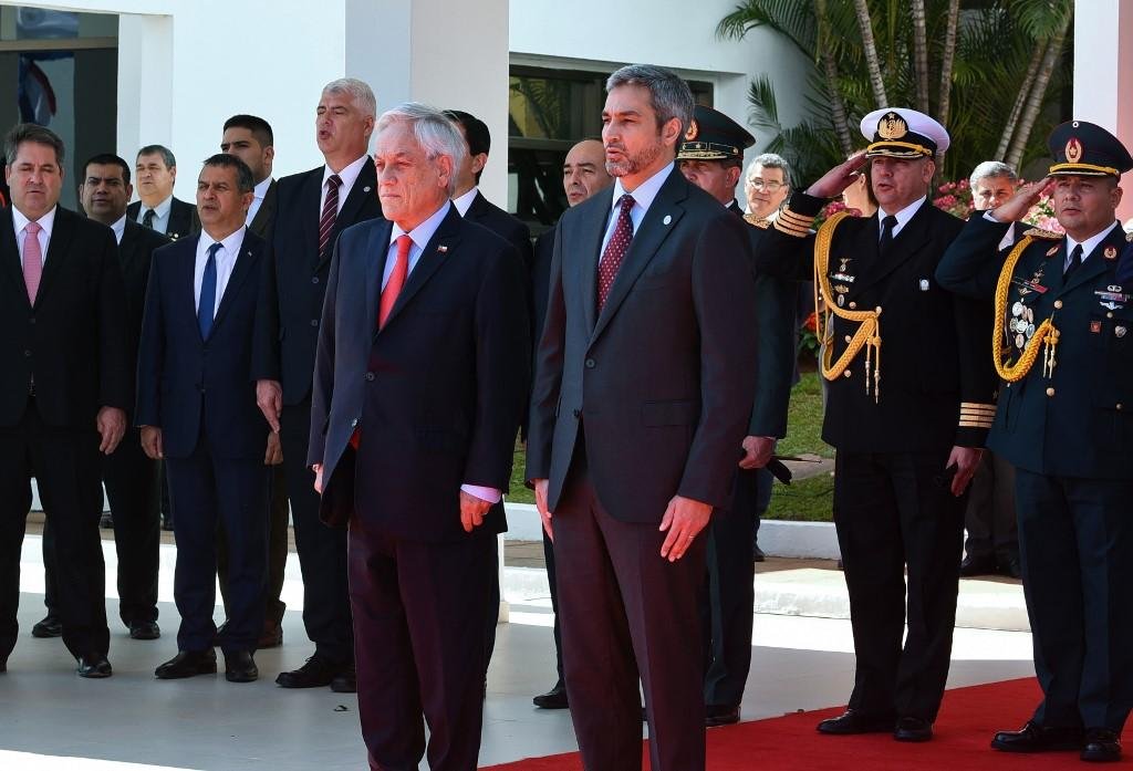 Pi&ntilde;era aproveitou ocasi&atilde;o para ter encontro breve no aeroporto com Mario Abdo Ben&iacute;tez