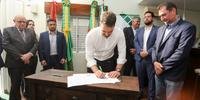 Cerimônia de assinatura, que contemplou as cooperativas Central Gaúcha, Dália Alimentos e Nova Aliança, contou com a presença do governador Eduardo Leite