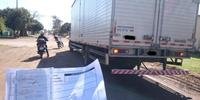 Na última terça-feira, foram realizadas duas autuações e um recolhimento de caminhão em via do município