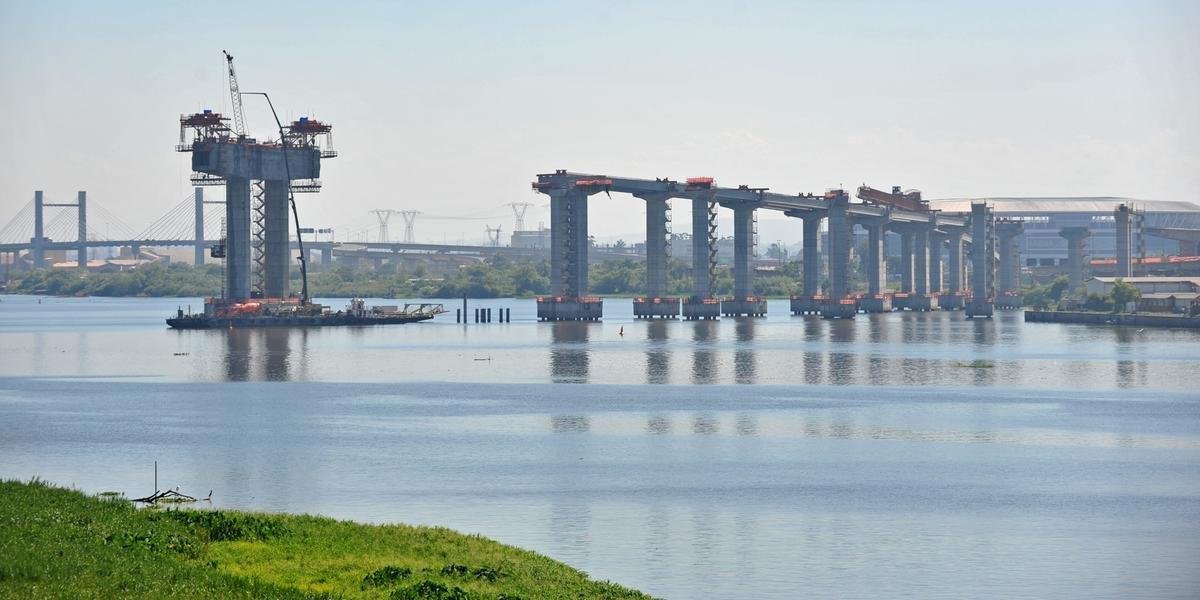 Uma delas &eacute; a nova ponte do Gua&iacute;ba