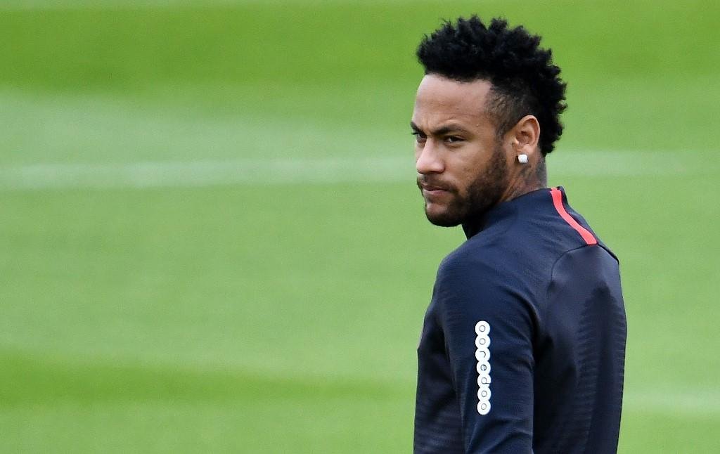 Neymar teria optado por permanecer no PSG na atual temporada