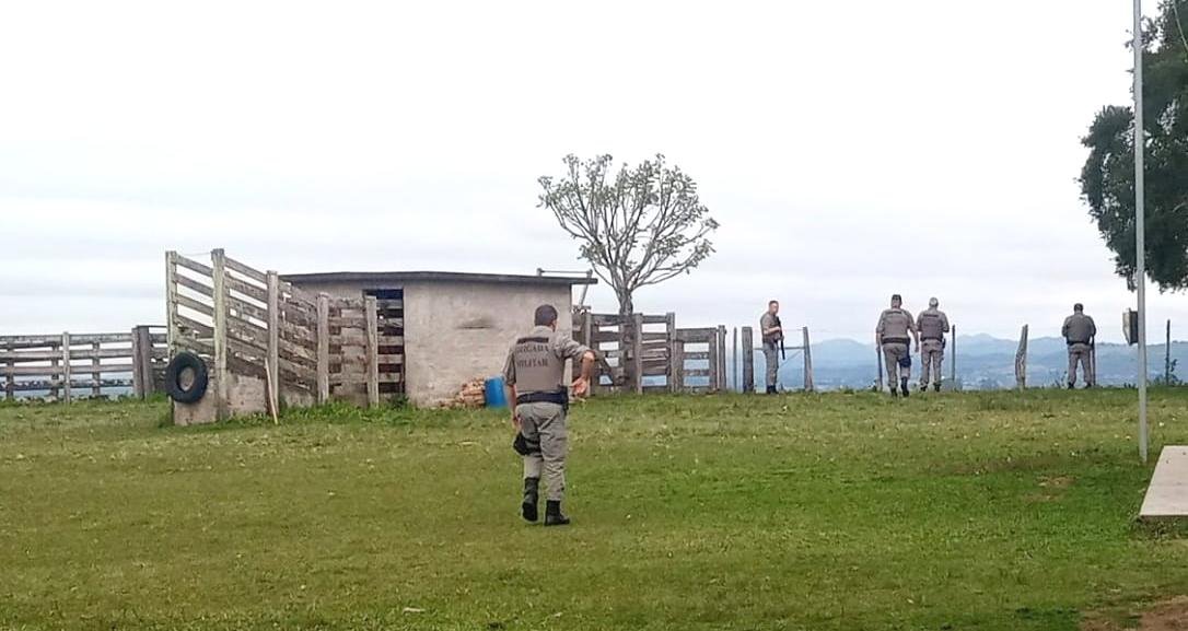 Buscas prosseguem ao &uacute;ltimo criminoso refugiado nos matos da localidade de Passo das Carretas