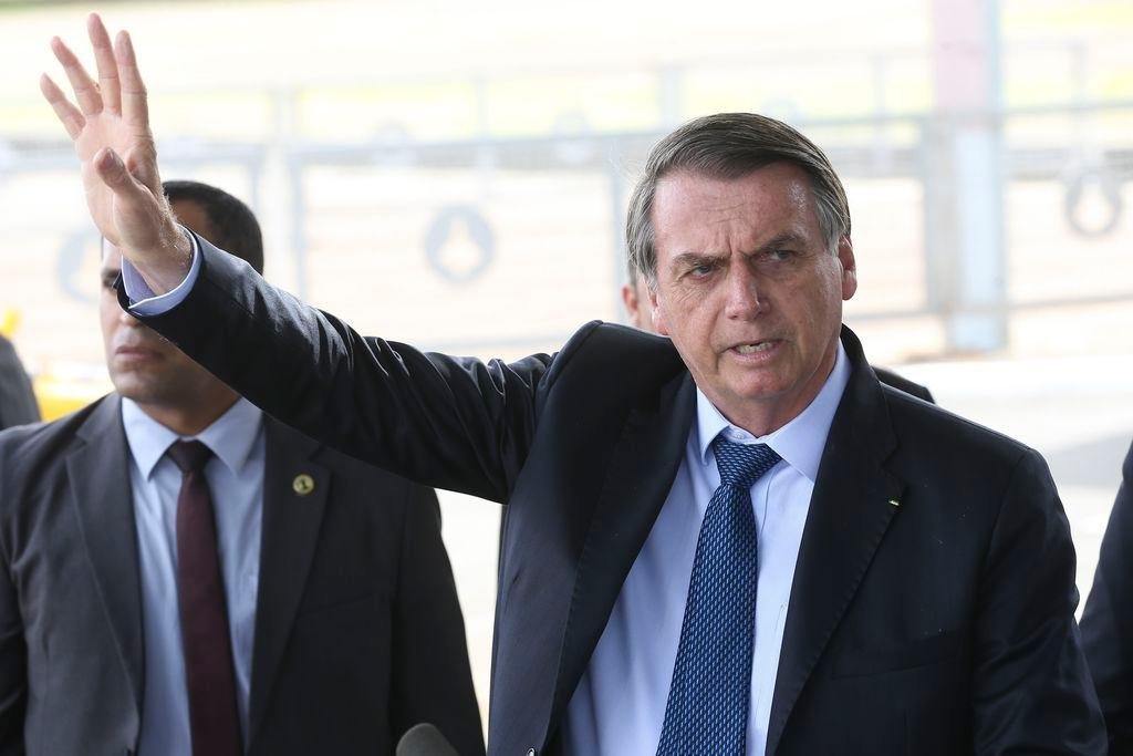 Bolsonaro falou com a imprensa na sa&iacute;da do Pal&aacute;cio da Alvorada, pela manh&atilde;