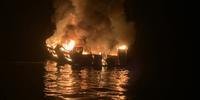 Barco pegou fogo durante naufrágio na Califórnia