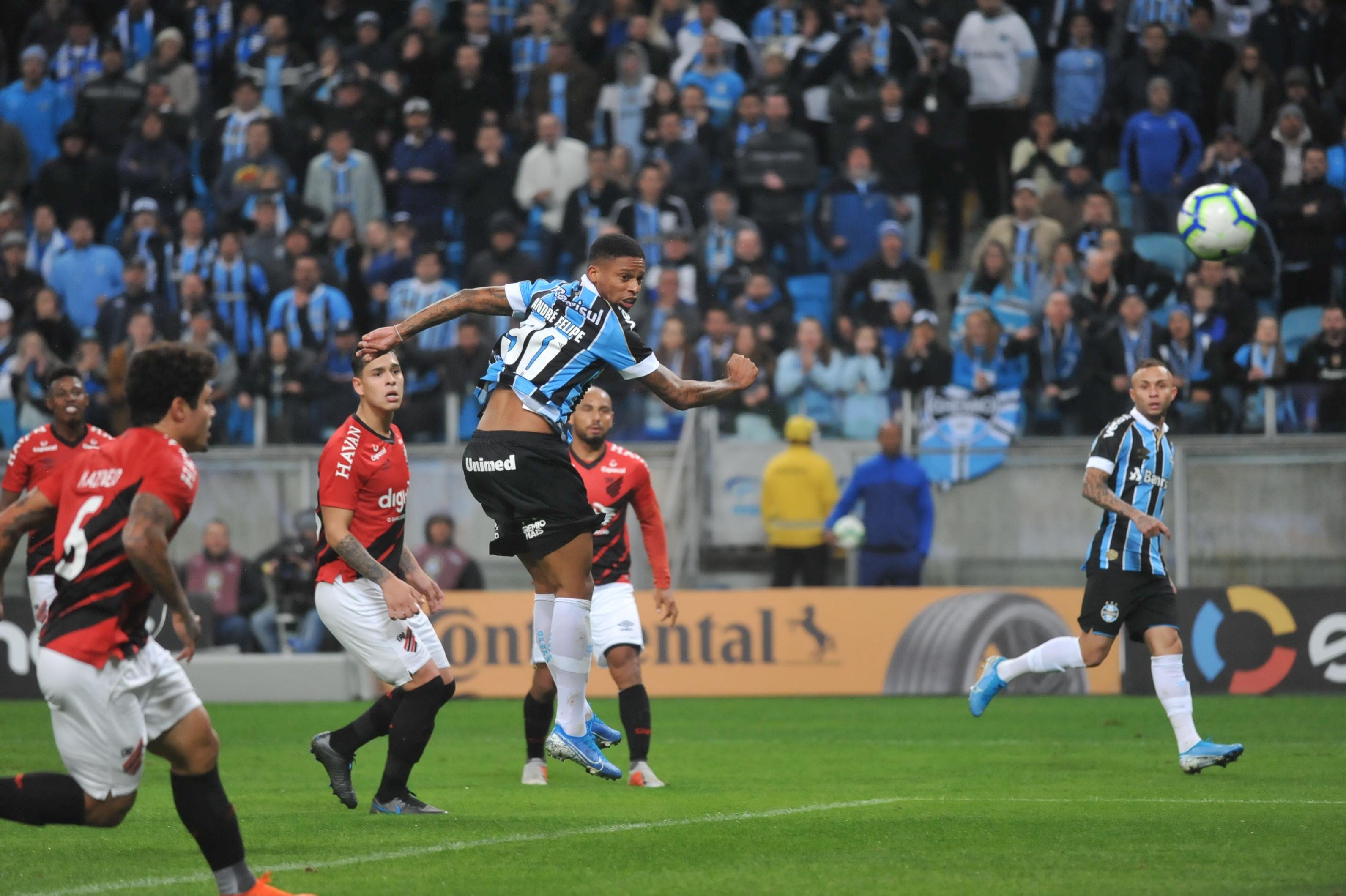 Andr&eacute; abriu o marcador contra o Athletico, na Arena, na vit&oacute;ria por 2 a 0, que deu a vantagem para o Gr&ecirc;mio na semifinal da Copa do Brasil
